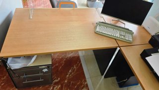 Mesa de oficina madera y metal