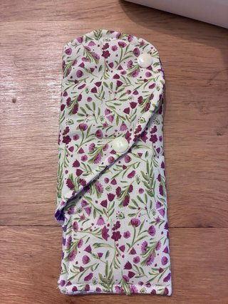 Funda de gafas corazón morado
