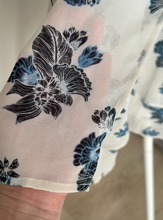Top H&M blanco flores azules tirantes Talla 36