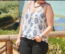 Top H&M blanco flores azules tirantes Talla 36