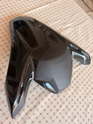 Tapa colín Kawasaki Z900 Negra Original