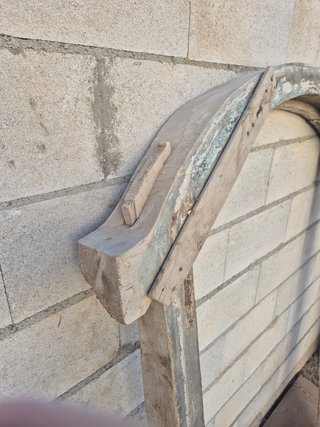 Puerta antigua de derribo con arco