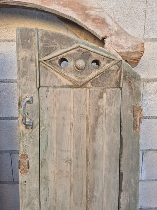 Puerta antigua de derribo con arco