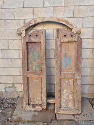 Puerta antigua de derribo con arco