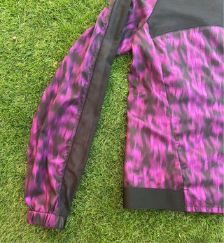 Conjunto deportivo Boomerang morado y negro