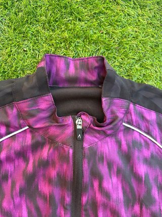 Conjunto deportivo Boomerang morado y negro