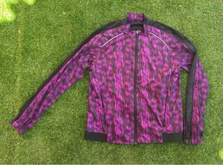 Conjunto deportivo Boomerang morado y negro