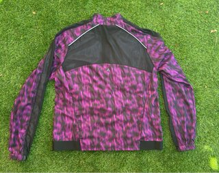 Conjunto deportivo Boomerang morado y negro