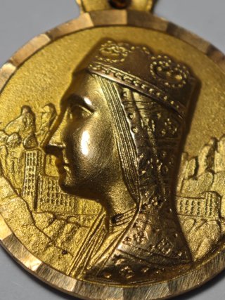 Escapulario oro Virgen Montserrat  Corazón Jesús
