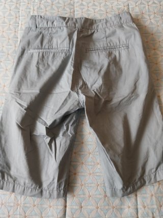 Pantalón corto chino gris