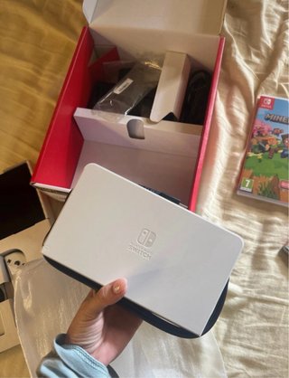 Nintendo Switch OLED Bianca + Giochi