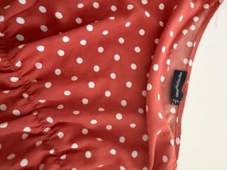 Blusa asimétrica lunares naranja