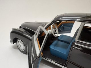 BMW 502 1:24 nera modellino auto d'epoca