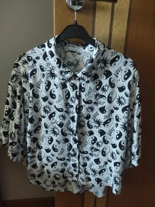 Blusa Bershka corta estampada Talla L