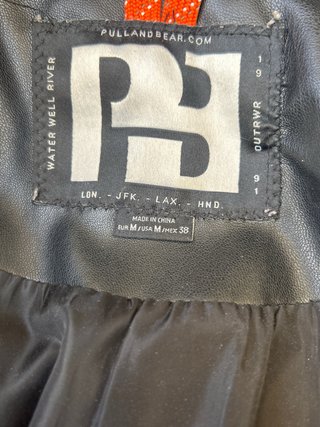Abrigo acolchado cuero Pull&Bear negro