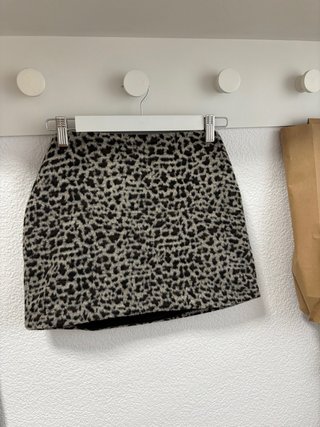 Falda leopardo beige y negra