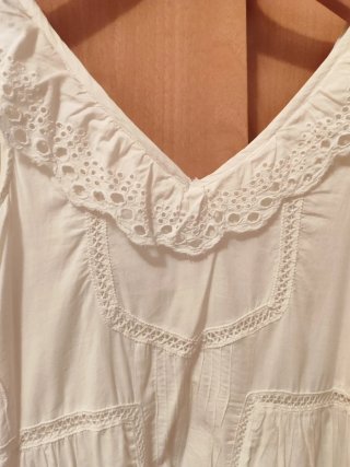 Vestido blanco encaje XS/S. Forro interior.