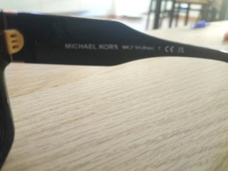 Gafas de sol Michael Kors negras y doradas