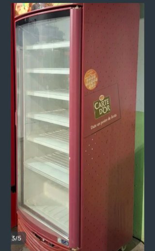 Vitrina expositora refrigerada.