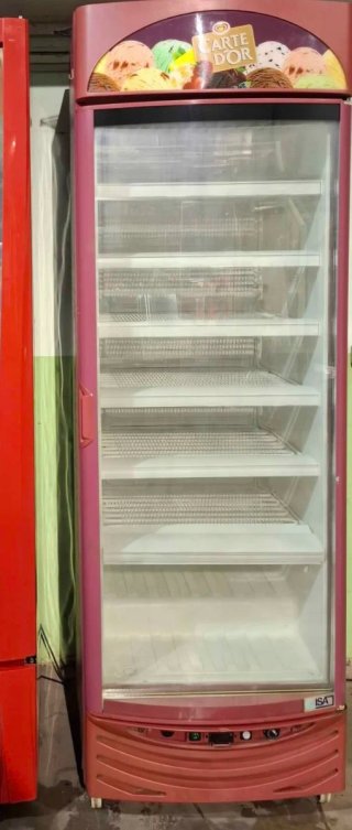 Vitrina expositora refrigerada.
