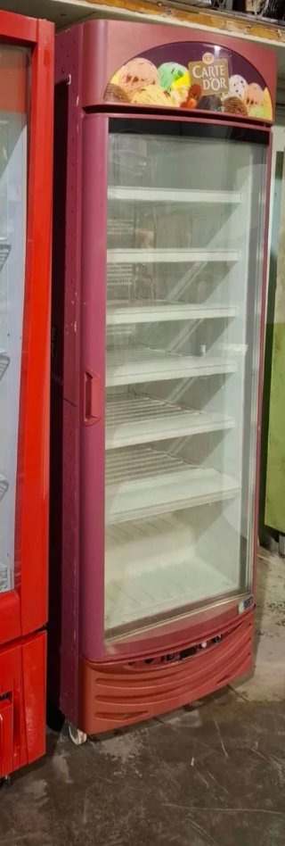 Vitrina expositora refrigerada.