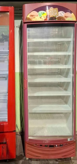 Vitrina expositora refrigerada.