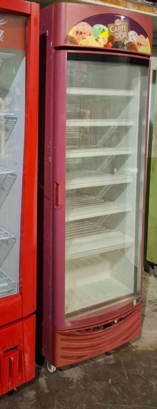 Vitrina expositora refrigerada.