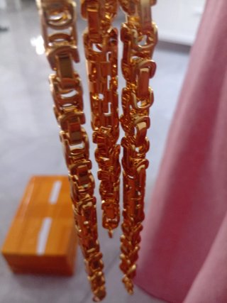 Conjunto pulsera y cadena dorada
