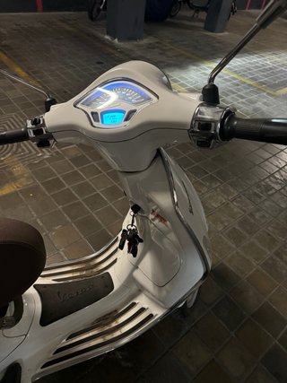 Vespa Primavera Blanca de 50cc 2020