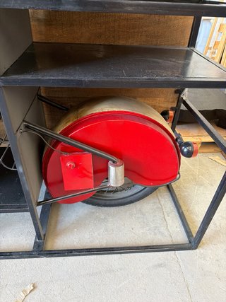 Barra botellero estilo industrial con moto