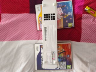 Nintendo Wii con 2 juegos sin cable de corriente