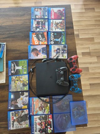 PS4 (PlayStation 4) + 12 Giochi + 3 controller