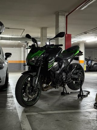 Kawasaki Z800 Negra y Verde