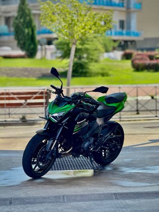 Kawasaki Z800 Negra y Verde