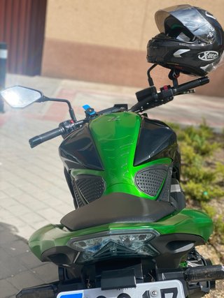 Kawasaki Z800 Negra y Verde