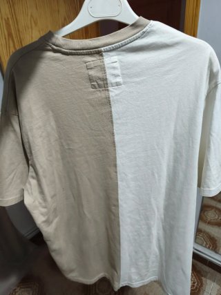 Camiseta Pull&Bear bicolor beige y blanca