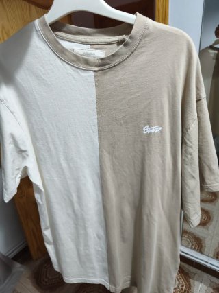 Camiseta Pull&Bear bicolor beige y blanca