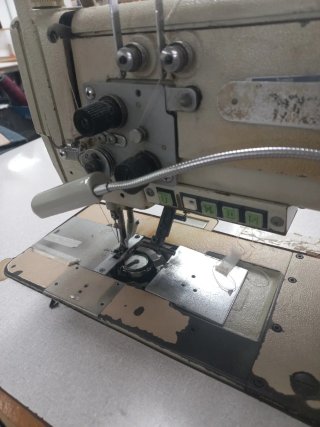Máquina de coser triple arrastre cortahilos