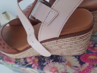 Sandalias cuña beige y marrón sin estrenar