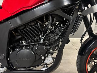 Hyosung Comet GT 250 Naked Roja/Negra