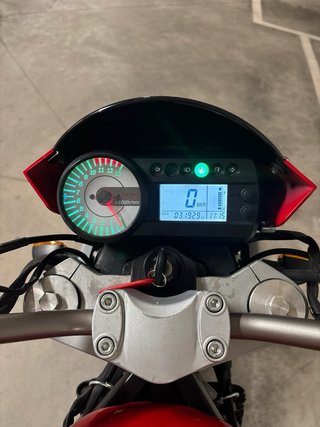 Hyosung Comet GT 250 Naked Roja/Negra