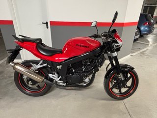 Hyosung Comet GT 250 Naked Roja/Negra
