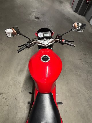 Hyosung Comet GT 250 Naked Roja/Negra