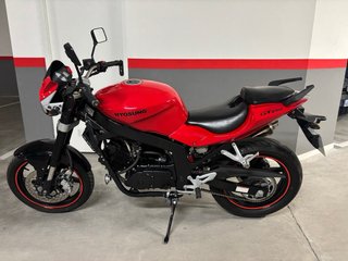 Hyosung Comet GT 250 Naked Roja/Negra