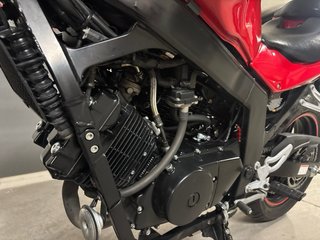 Hyosung Comet GT 250 Naked Roja/Negra