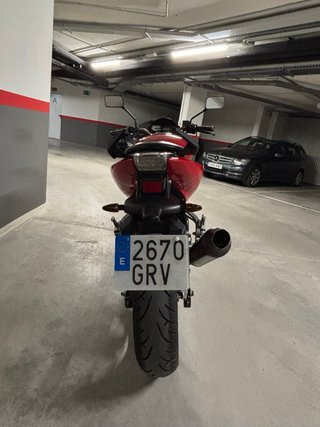 Hyosung Comet GT 250 Naked Roja/Negra