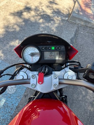 Hyosung Comet GT 250 Naked Roja/Negra