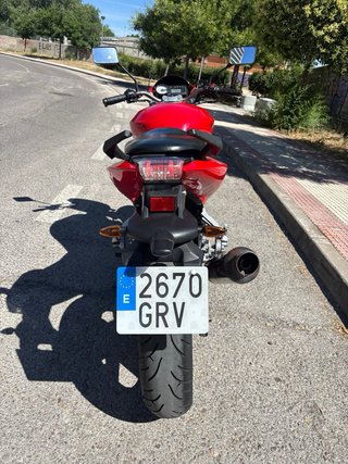 Hyosung Comet GT 250 Naked Roja/Negra