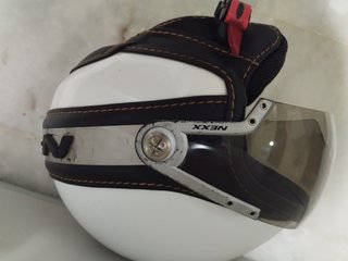Casco Jet NEXX Blanco y Negro