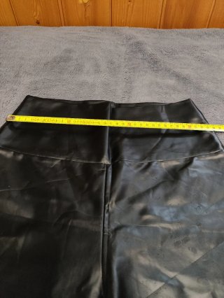Leggings efecto piel tiro alto negros